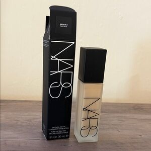 NARS- Natural Matte Longwear Pore Blurring Foundation
Medium 2 Santa Fe
